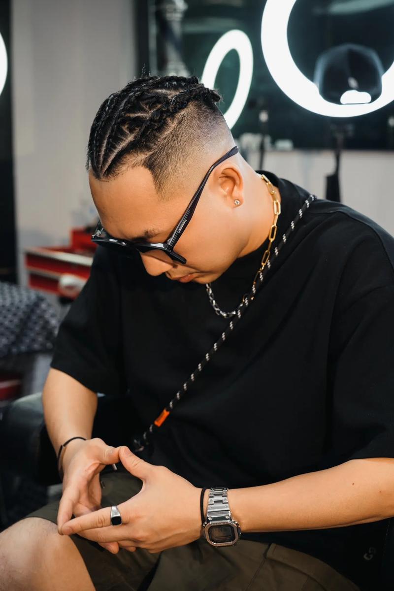 17岁290天，卡尔成为欧冠历史连续3场进球最年轻的球员（年仅17岁290天，卡尔加冕欧冠史上连续三场进球最年轻球员）