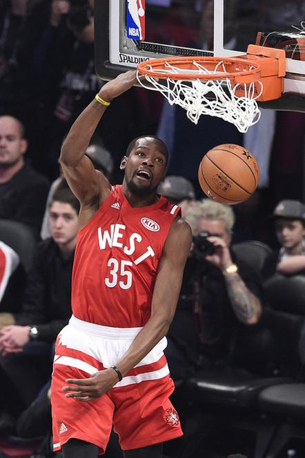 输送30米弧线制导！皇马巨星疑被诅咒：7次开天眼长传 却再度受伤（30米弧线制导般精准！皇马巨星似陷伤病魔咒：7记神级长传后又伤退）