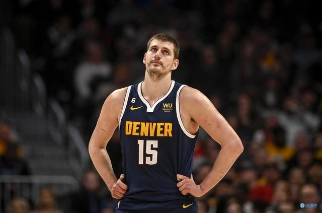 现役得分榜前3！哈登：KD，告诉詹姆斯我们的排名要追上来了（现役得分榜三甲！哈登喊话KD：替我告诉詹姆斯，我们的排名要追上来了）